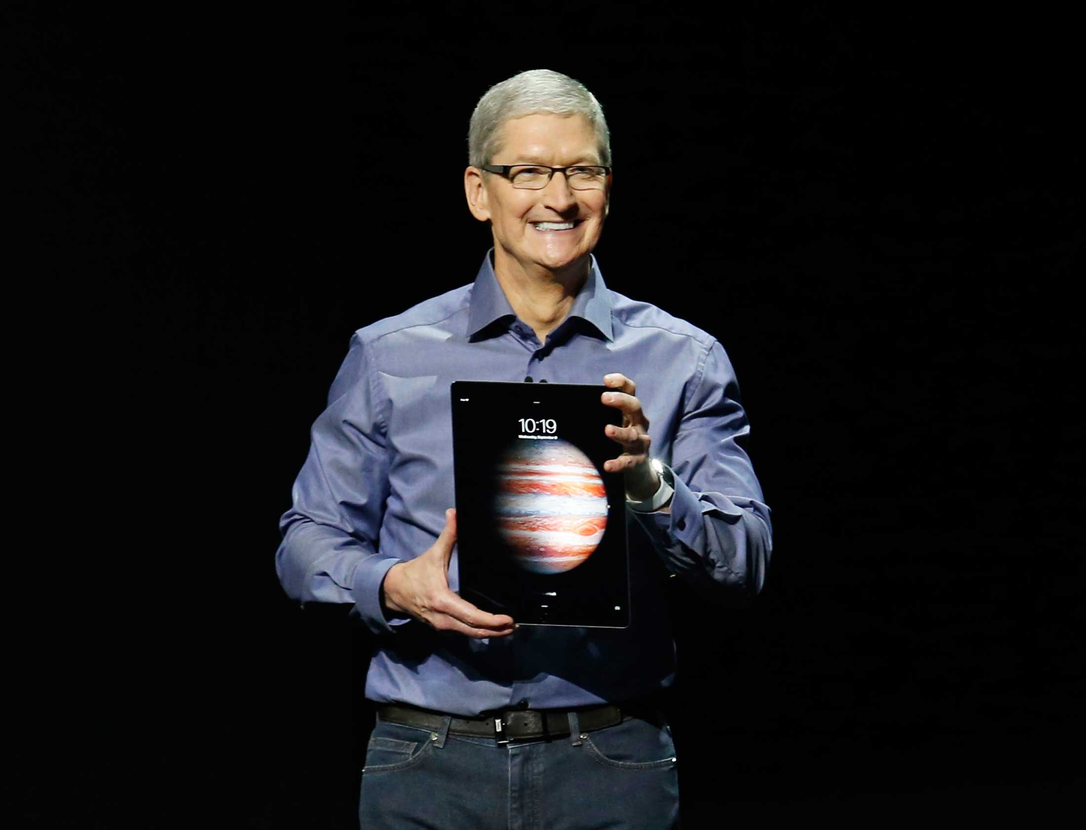 Apple CEO Tim Cook Gets 5 Million Shares of Stock Worth Rs 5,529 Crore