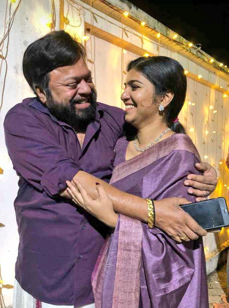 This young actress and dubbing artist's father passes away suddenly; Vishal’s viral tweet about Raveena’s father