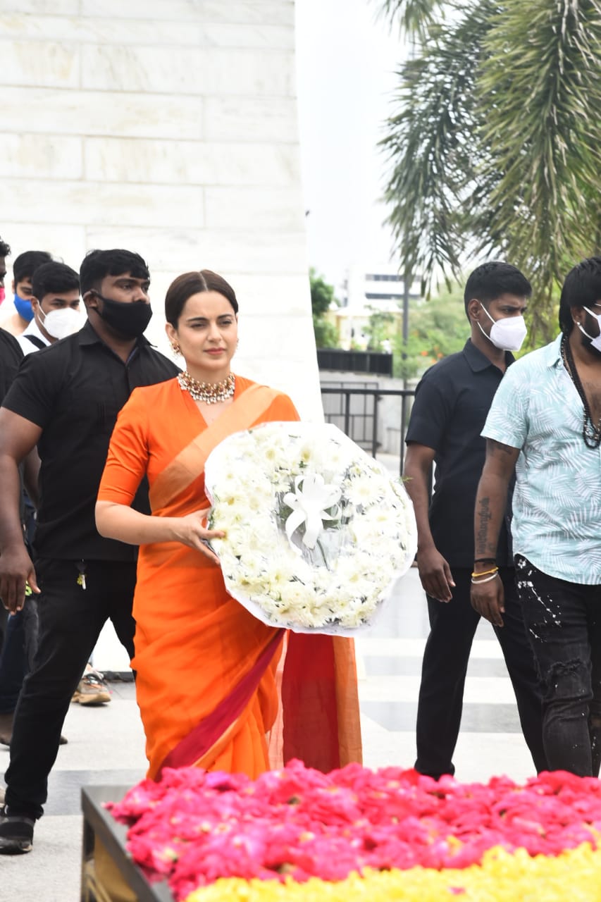 Wow! - 'Thalaivi' actress Kangana Ranaut visits Jayalalithaa memorial in Chennai