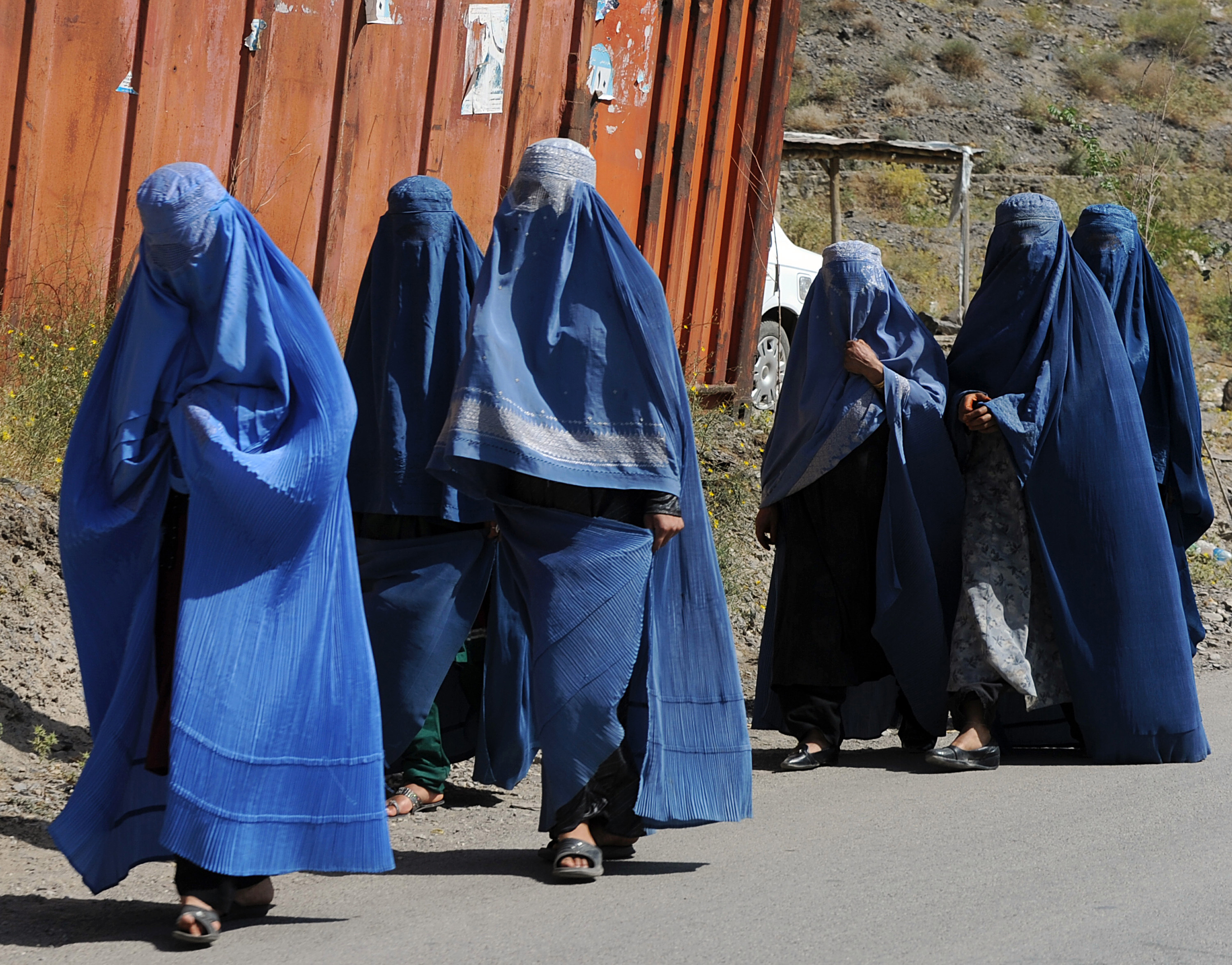 SAS commandos escaped Taliban by wearing burqas