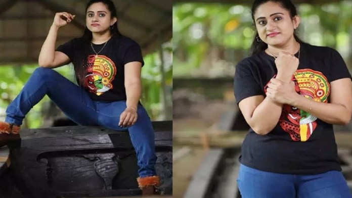 Malayalam actress Nimisha took a photo temple controversy