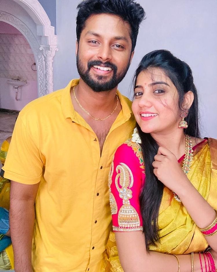 This popular Tamil serial actress gets engaged to her actor-boyfriend ft Abi Navya and Deepak Kumar