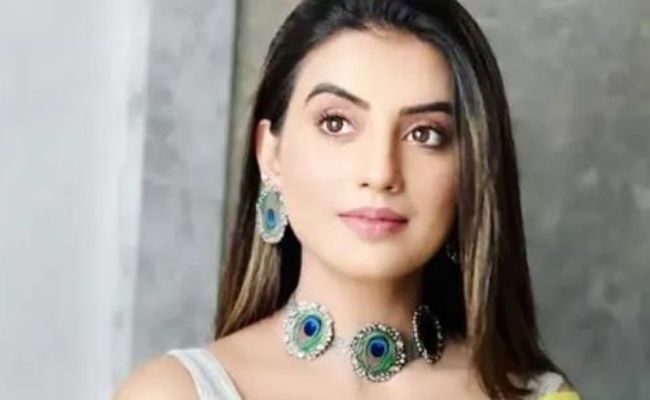 Bigg Boss fame actress reveals that her ex-boyfriend attempted acid attack on her