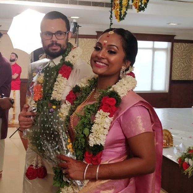 Popular Tamil singer leaves fans jaw-dropped with her stunning BOLD maternity pics; viral ft SuVi