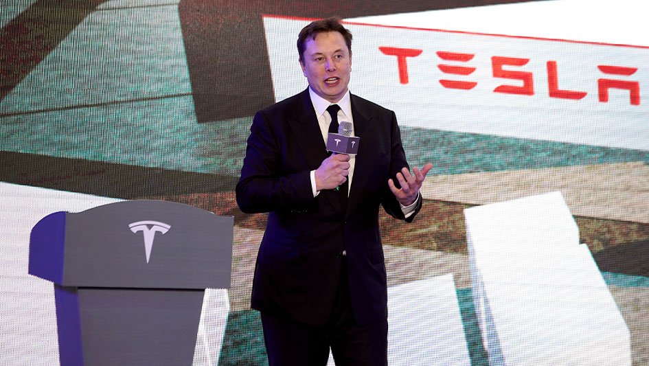 Elon Musk teases jeff Bezos for sending him the No. 2 statue