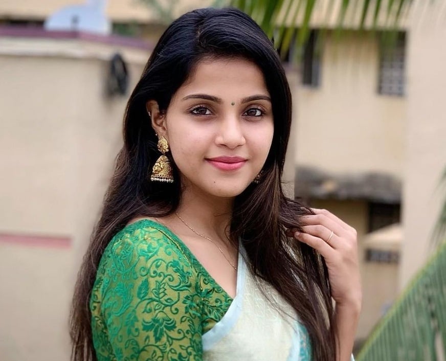 Popular Vijay TV serial actress all set to marry the love of her life - shares pic ft Vaishali Thaniga