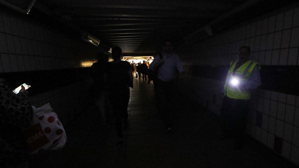 China is plunged into darkness by a sudden power outage