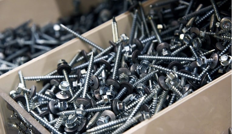 Lithuania man kilo of nails nuts bolts knives in stomach