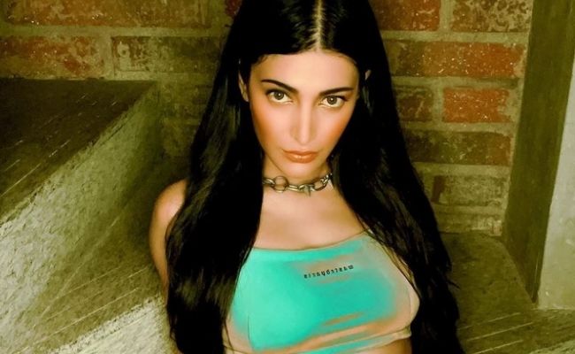 WOW! Shruti Haasan goes BOLD in her LATEST picture - Fans in awe and shock