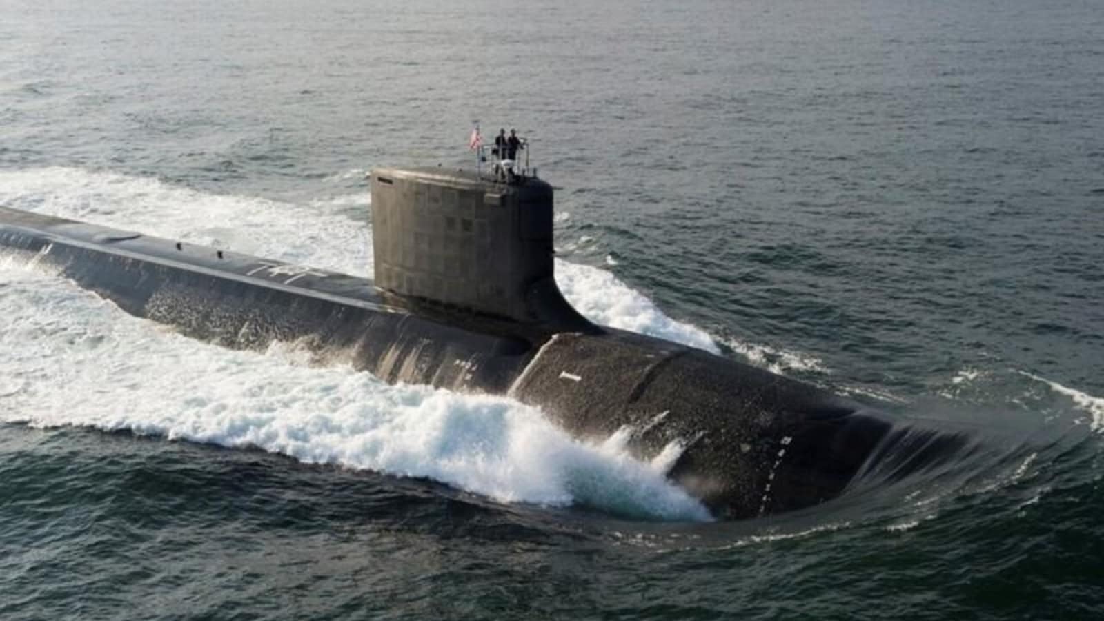 Hiding secret of nuclear submarine in sandwiches and chewing gum