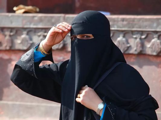 Vellore man went to see his girlfriend wearing a burqa