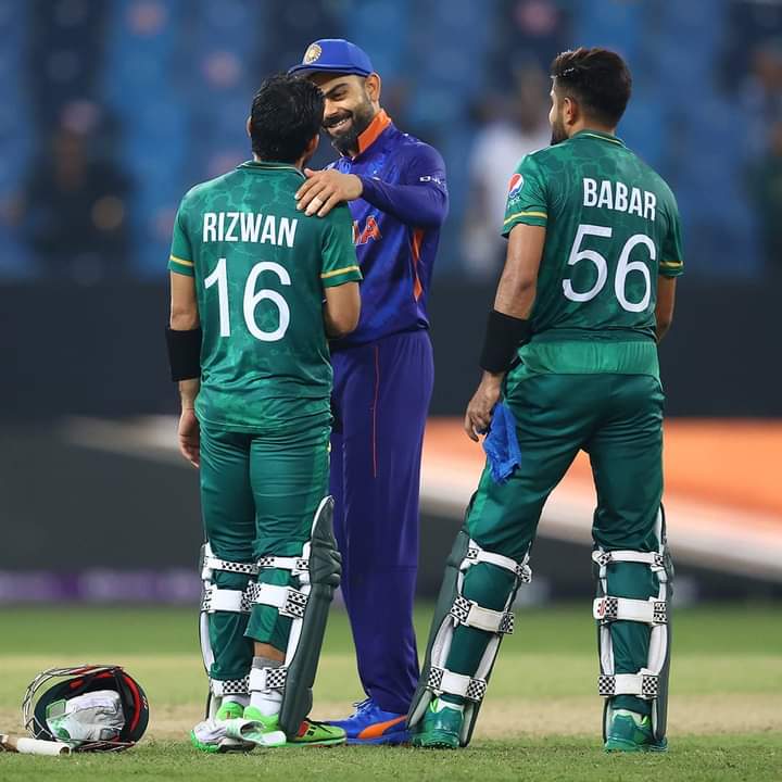 viral photo kohli praising players after Pakistan victory