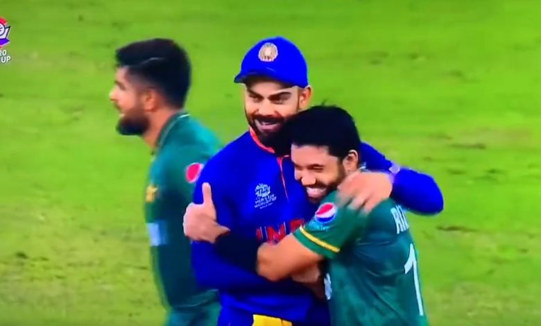 viral photo kohli praising players after Pakistan victory