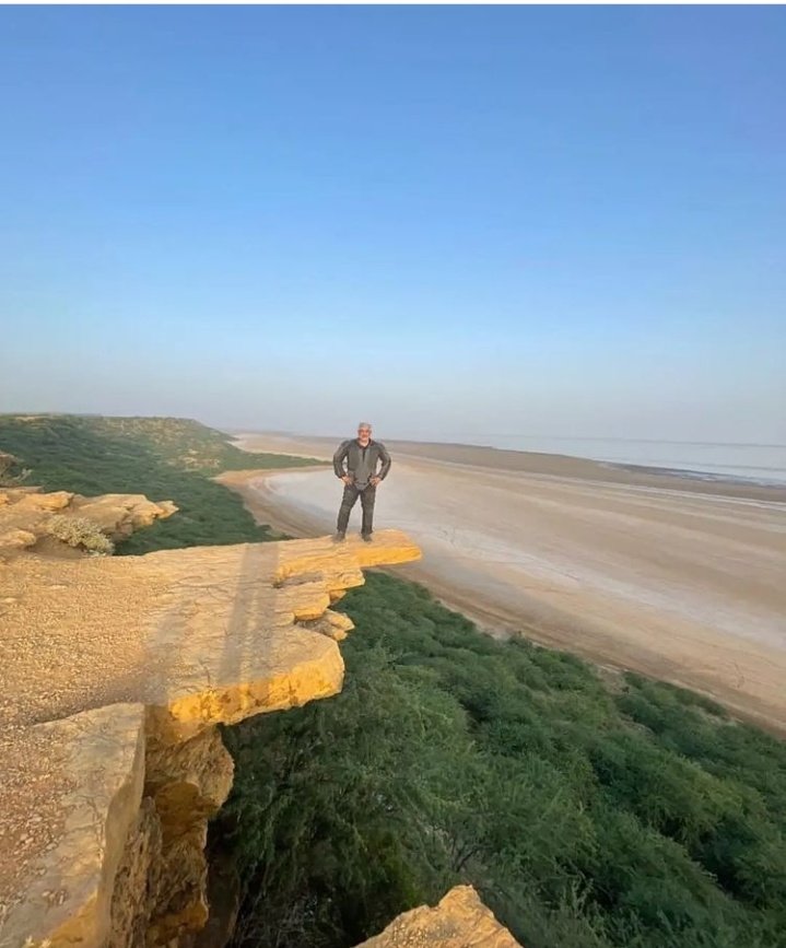 Thala Ajith's LATEST pic at the edge of a cliff is sure to brighten up your day; viral, Valimai