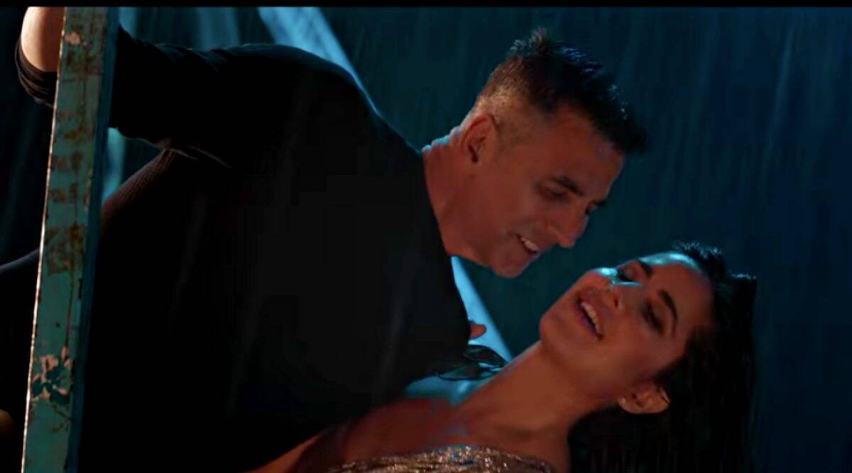 Katrina Kaif sizzles as she recreates evergreen song in this Akshay Kumar movie!! VIRAL VIDEO breaks the internet