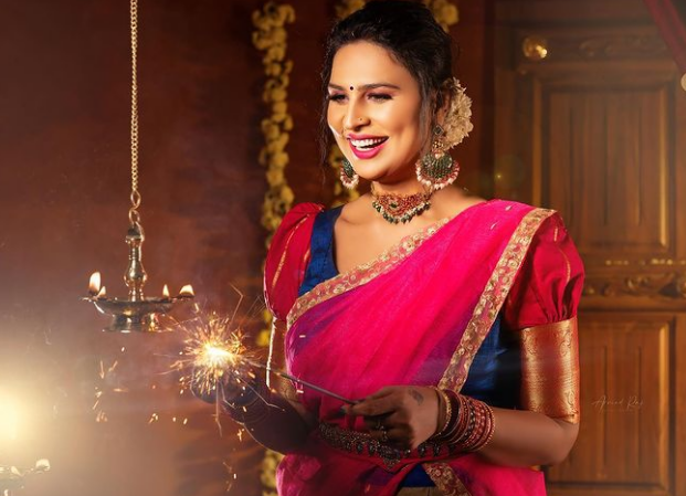 What? Namitha Marimuthu to make her wildcard entry in BB5 Tamil? Here's what she said