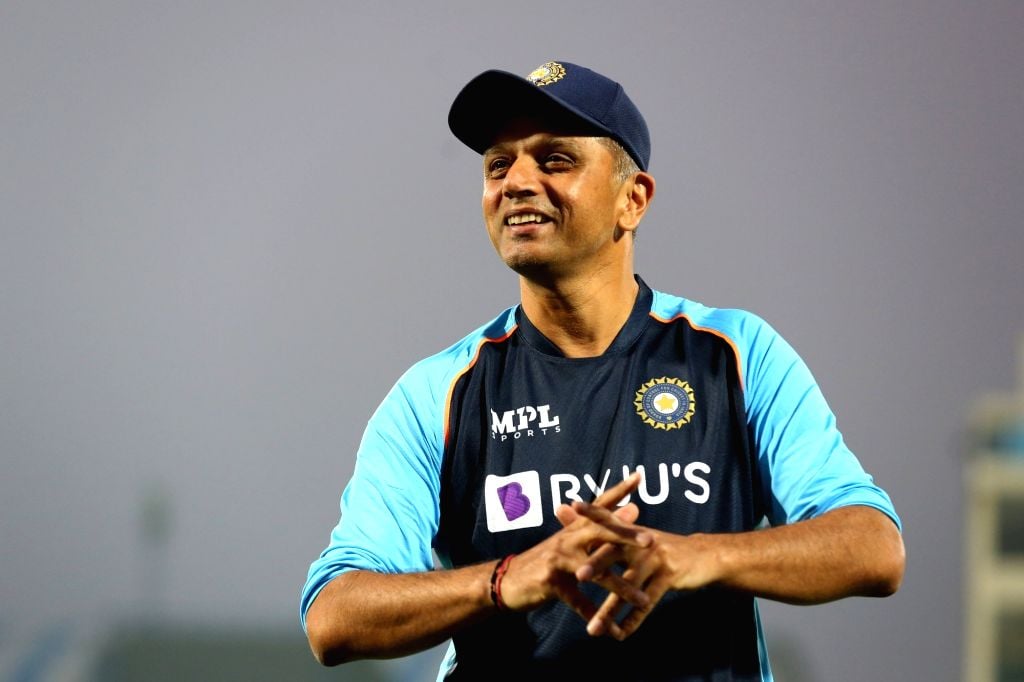 Ex- teammate of Dravid asks fans to give a settling time period