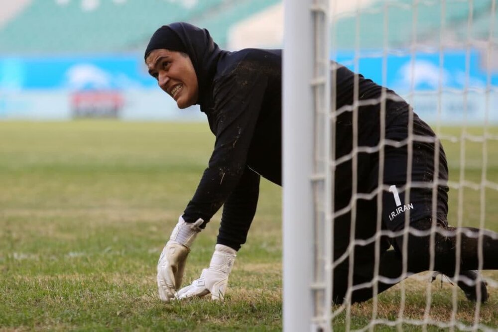 Controversy over gender testing Iranian women's team keeper