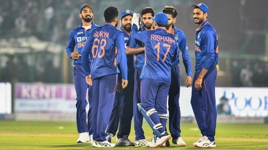 Indian cricketer stunned mohammed siraj with his own magic tricks