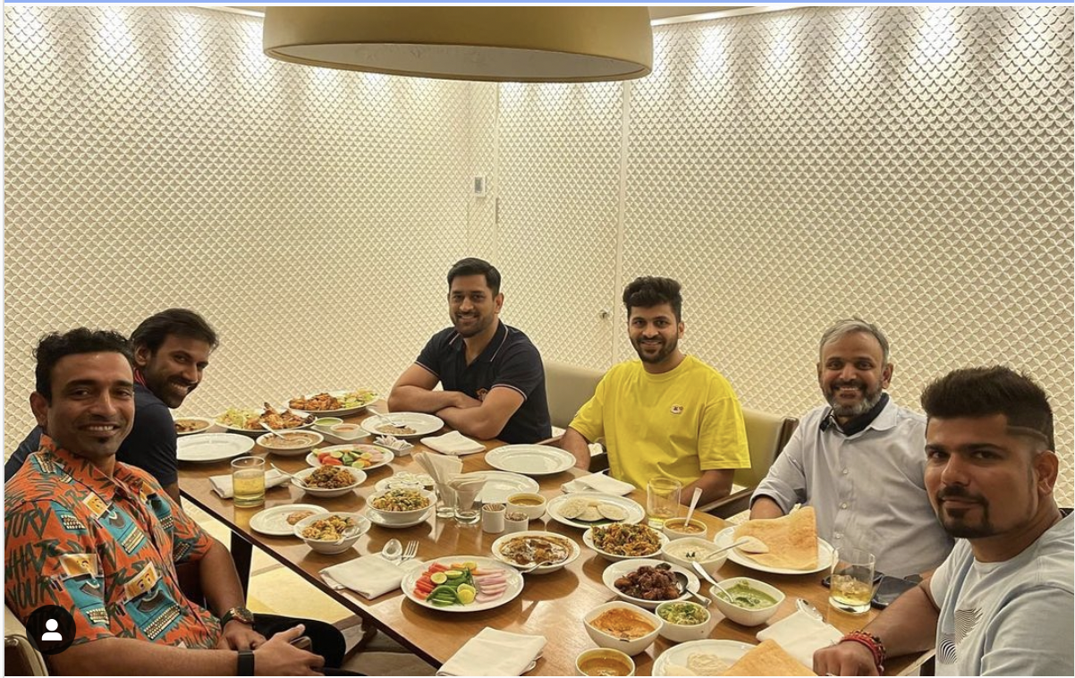 CSK team had a dinner outing which gets viral now
