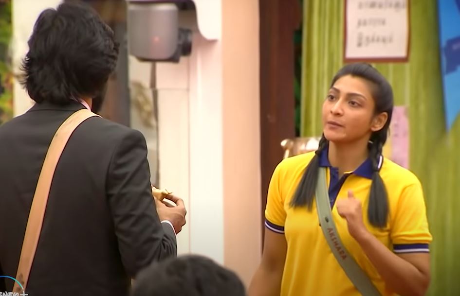 akshara angry shout to ciby and breaking things biggbosstamil5