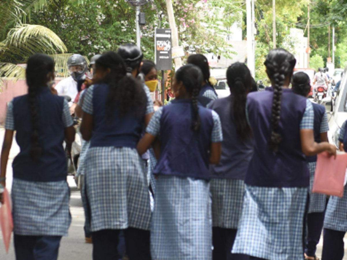 Man threatens school girls in Madurai