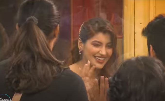 after recover from car accident Yashika Anand enters biggboss