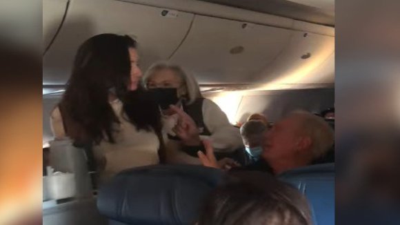 Maskless woman attacks 80 yr old man in flight