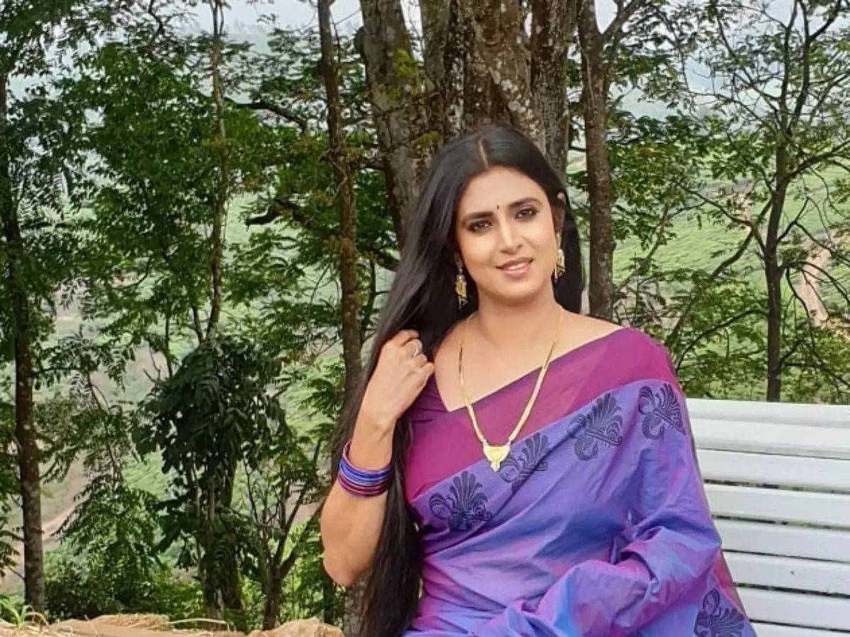 tamil actress kasthuri tweet to dhanush aishwarya divorce issue