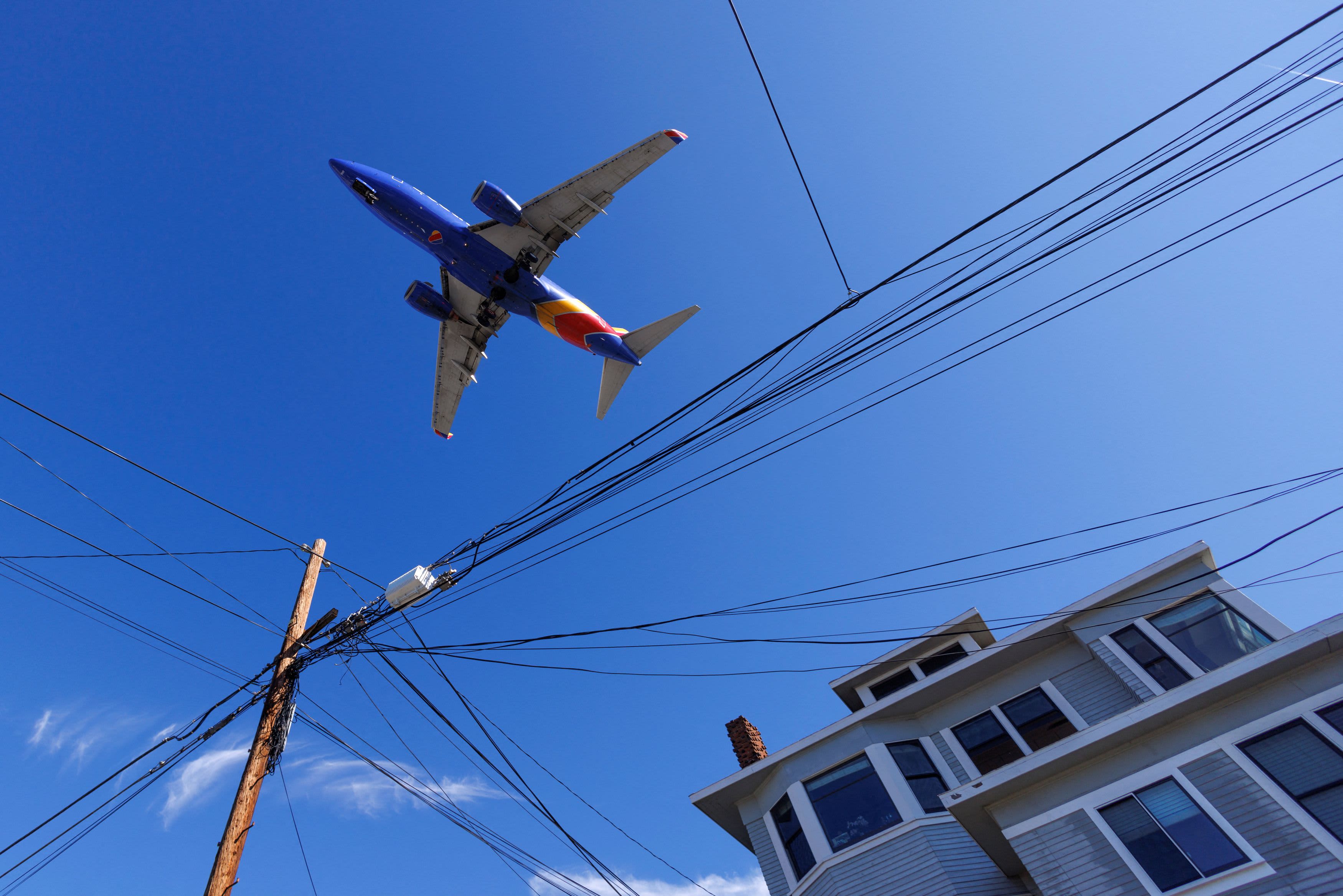 US airlines warn 5G could ground some planes