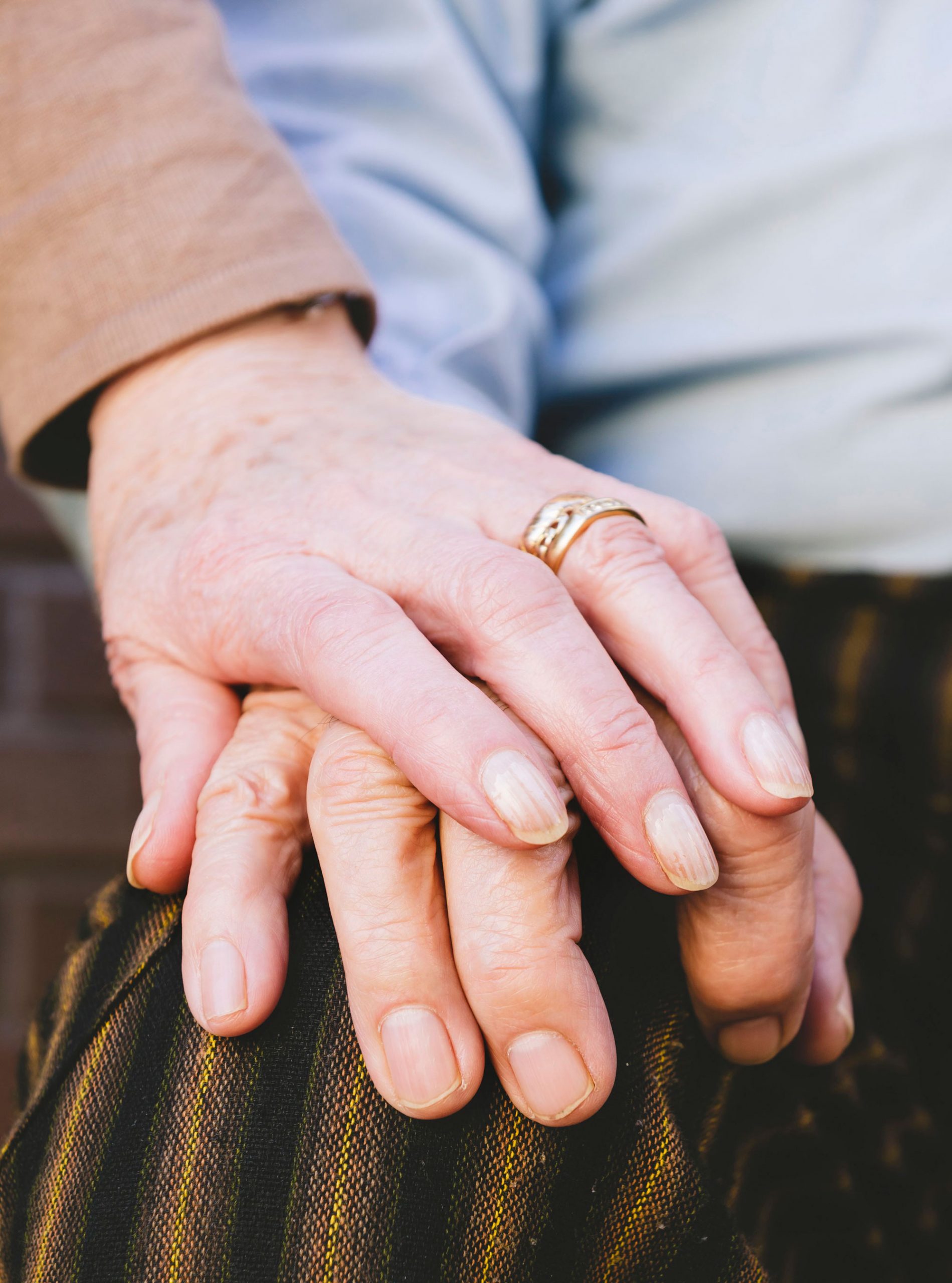 An 85-year-old man who romantically married a 65-year-old Girl