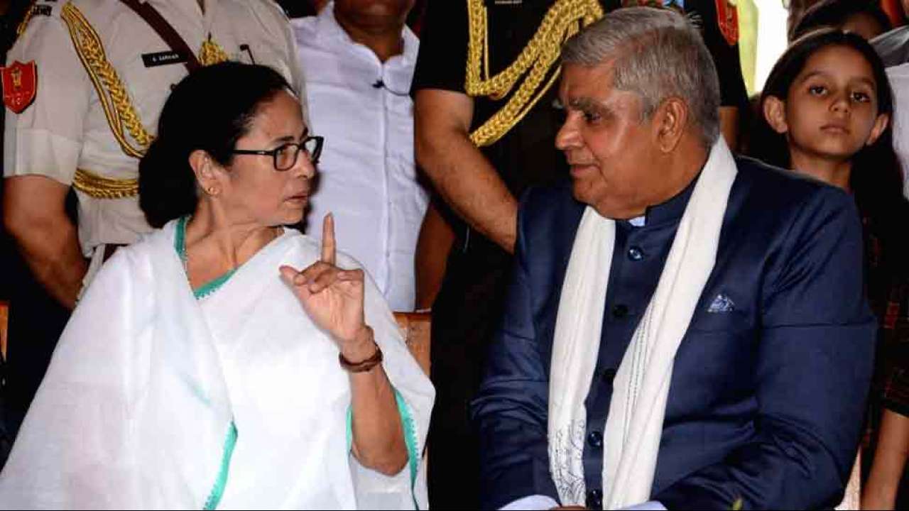 Governor meets Mamata Banerjee at Republic Day celebrations