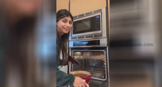 Mia Khalifa beef cooking Video breaks internet viral trending 