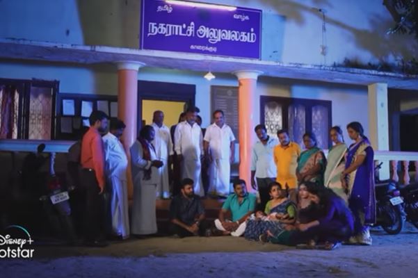 Vijay TV Pandian Stores family protest for their shop