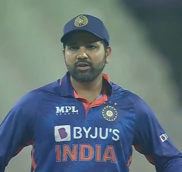 bhuvi did mistake in 2nd t20 rohit sharma reacts