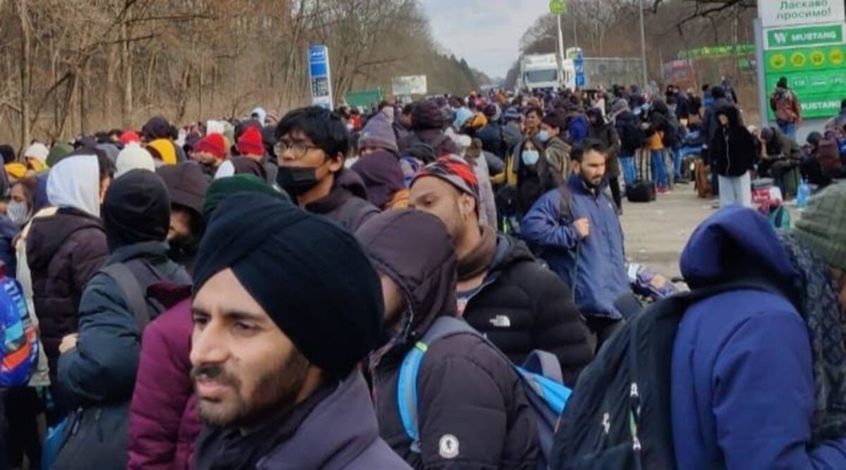 Indian students stuck at border in freezing cold