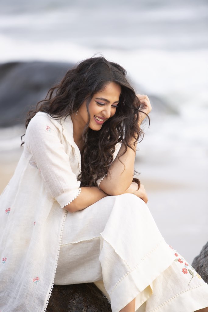 Anushka Shetty to team up with this popular Tamil director in her NEXT ft AL Vijay