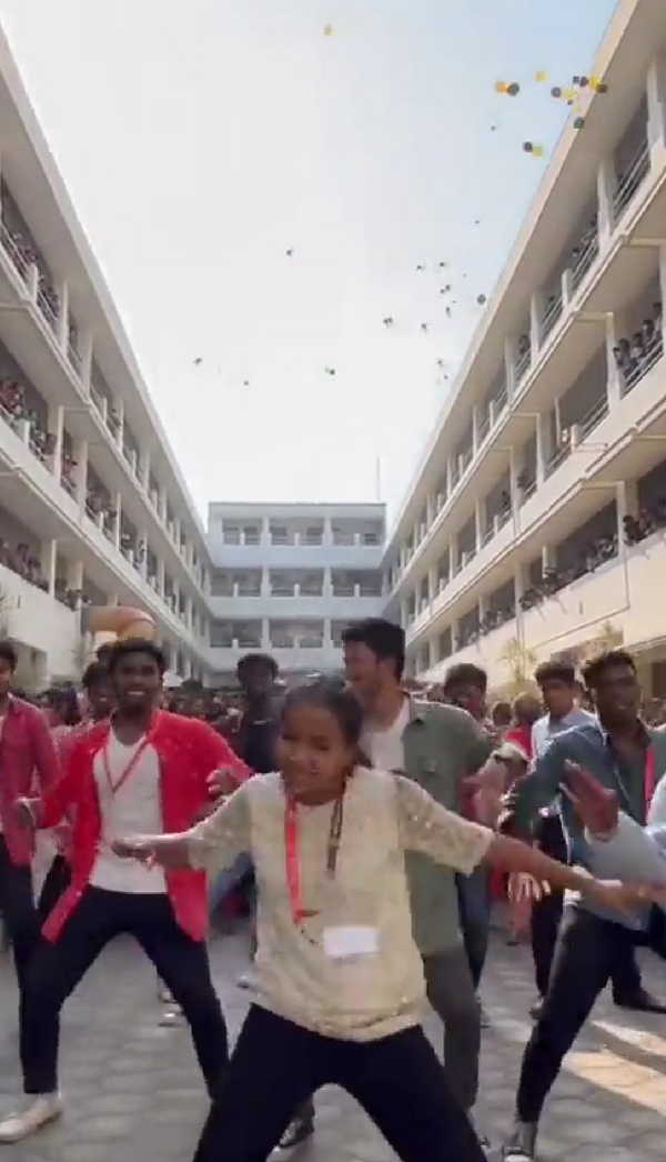 College students mass dance for Arabic kuthu song