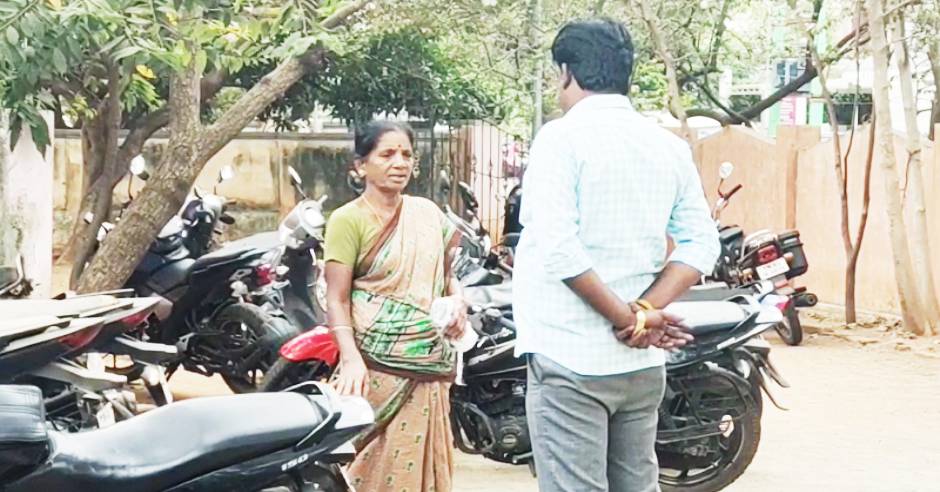 College student steels house owner jewelry in Sivaganga