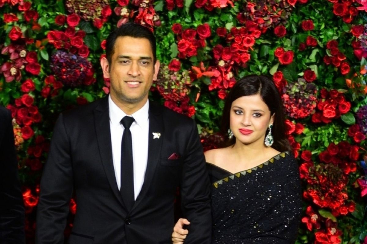 sakshi dhoni about a wife to cricket player dhoni