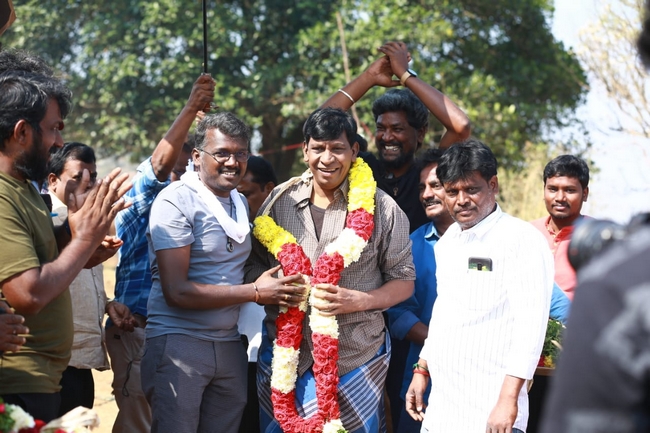 Actor vadivelu joined the sets of Mamannan movie