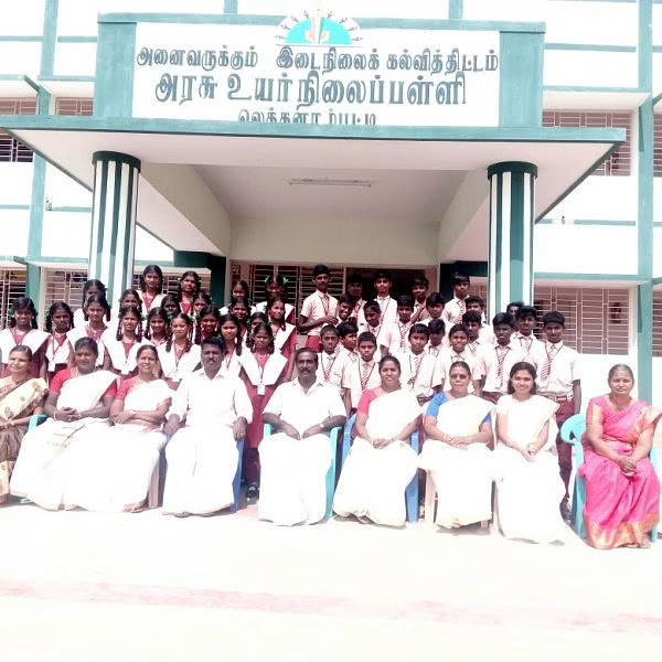  Teachers helping a schoolgirl who has grown up in poverty 