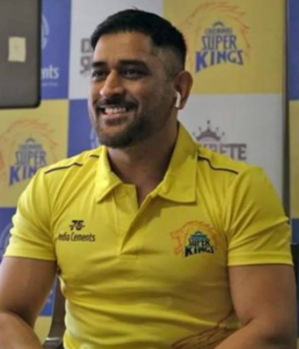 ms dhoni cheeky response on fans question about personal