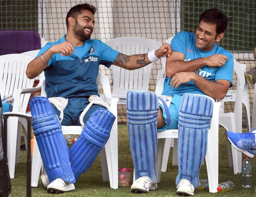 Virat Kohli Hugs MS Dhoni in IPL Practice session 