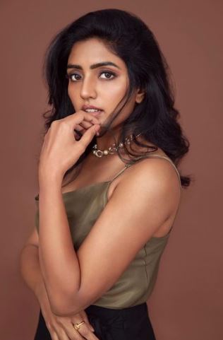 Eesha Rebba sky diving video in dubai thrill fans 