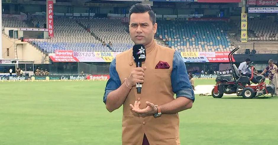If Dhoni has to score runs, It means there is an issue: Aakash Chopra