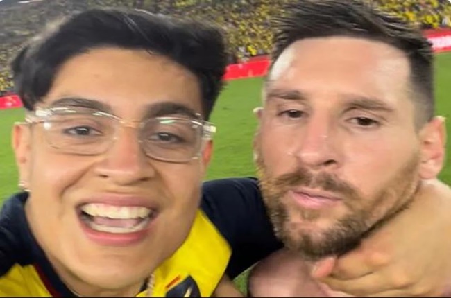 Fan Forcibly Grabs Lionel Messi To Take Selfie 