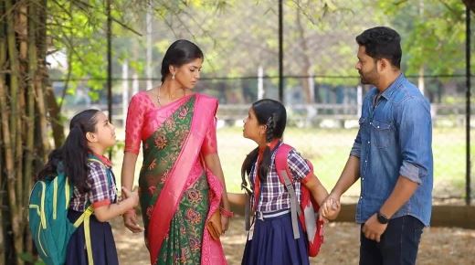 Barathi saves lakshmi from water and emotional 