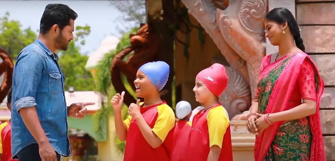 Barathi saves lakshmi from water and emotional 