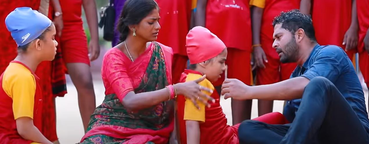 Barathi saves lakshmi from water and emotional 